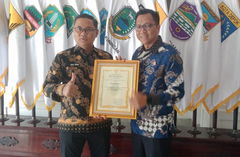 Penghargaan JDIH 2025,Bukti Komitmen Bupati Dian dalam Mewujudkan Kuningan yang Transparan dan Melayani