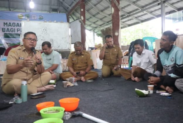 Petani Muda Kuningan Belajar Mandiri, Dari Pupuk Kimia ke Pertanian Organik Berbasis Alam