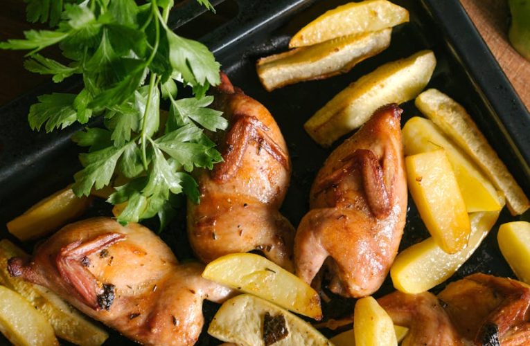 Hangat, Manis, dan Juicy,  Ayam Panggang Madu & Kentang Panggang Favorit di Meja Natal