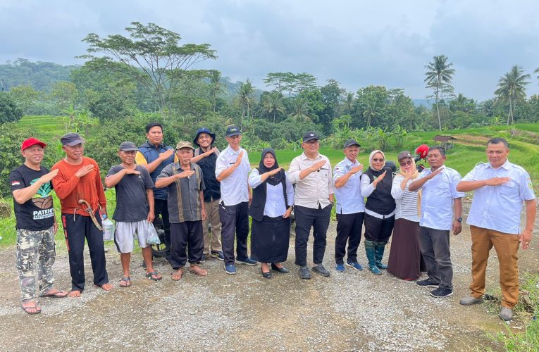 Petani Jadi Garda Terdepan Pengendalian OPT, Diskatan Kuningan Dorong PHT Berbasis Kebersamaan Hamparan