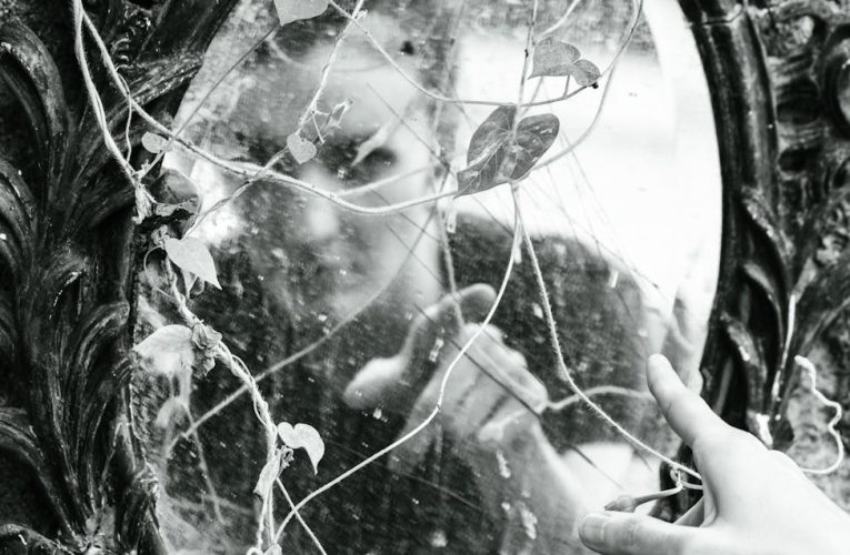 Di Balik Pesona, Ketika Narcissistic Personality Disorder Hadir di Rumah Kita