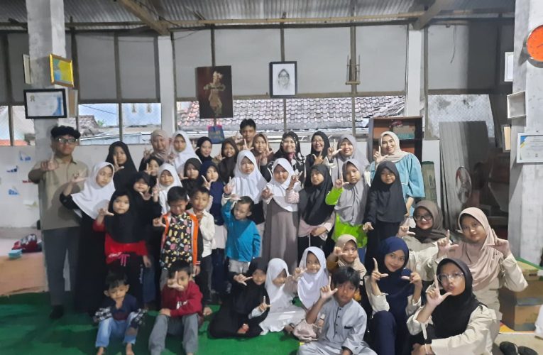 Tebar Kebahagiaan Ramadhan, TBM Pondok Kata RZ Gelar Santunan Yatim dan Dhuafa serta Edukasi di Imah Teuweul