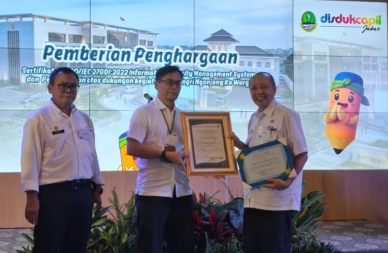 Bentengi Data Warga, Disdukcapil Kuningan Resmi Kantongi Sertifikat Keamanan Informasi Internasional