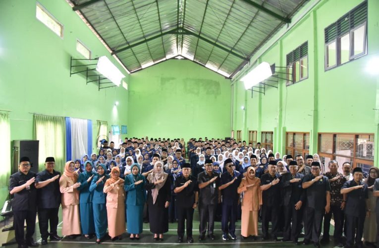 Bukan Hadiah, 158 Kepala Sekolah Baru Kuningan Langsung Ditantang Target Bebas Gaptek dan Transparansi BOS