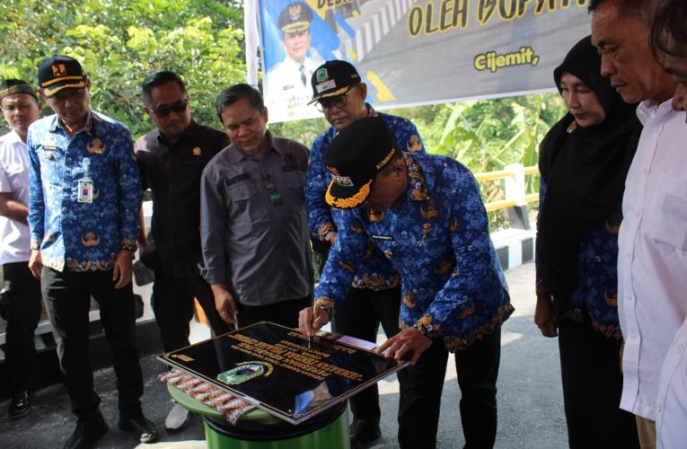 Rp2 Miliar Amankan Jembatan Cijemit dari Abrasi, Bupati Kuningan Ingatkan Tugas Warga Jaga Alam