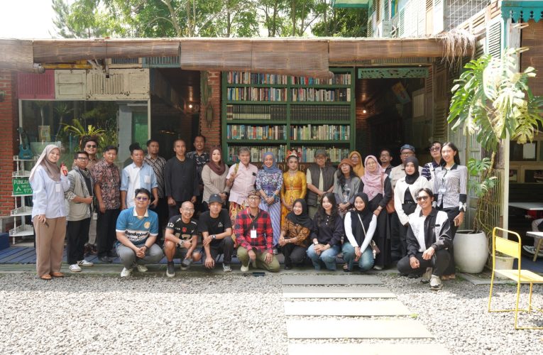 Rayakan Kreativitas, DKV Uniku Bersama EKRAF Kuningan Gelar Pameran Seni dan Literasi di LQ Forest