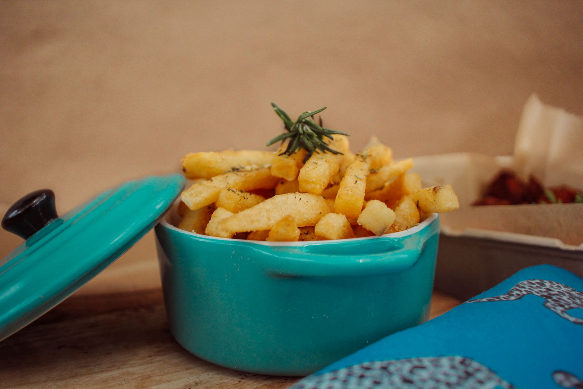 fried fries in close up photography