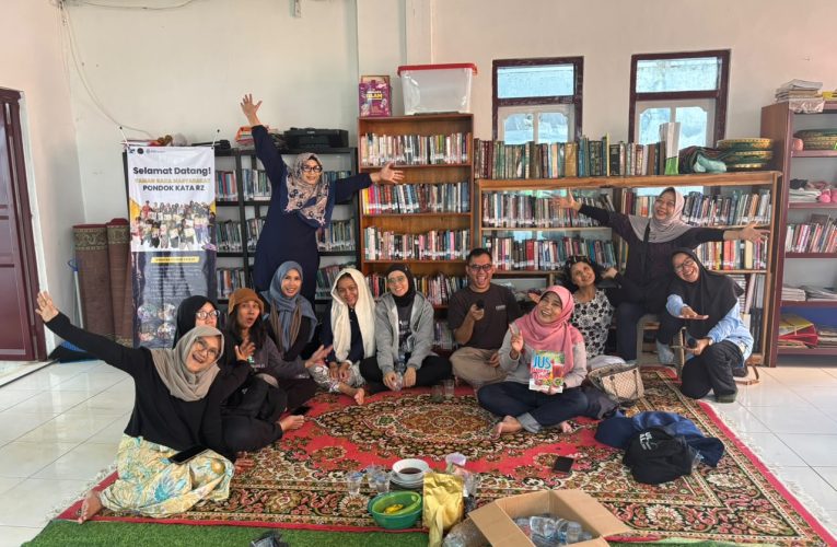 Perkuat Silaturahmi Literasi, Komunitas Penyair Perempuan Indonesia Sambangi TBM Pondok Kata RZ Kuningan