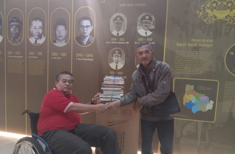 Dukungan Literasi Desa, Disarsipus Kabupaten Kuningan Salurkan Bantuan Rak dan Buku ke 50 Desa