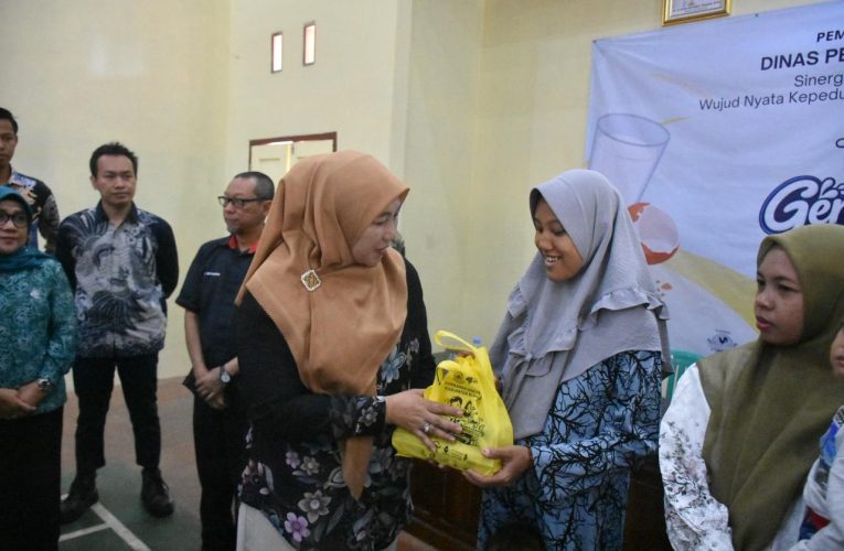Lebih dari Sekadar Bagi-Bagi Telur, Pemkab Kuningan & 16 Perusahaan Unggas Keroyokan Lawan Stunting