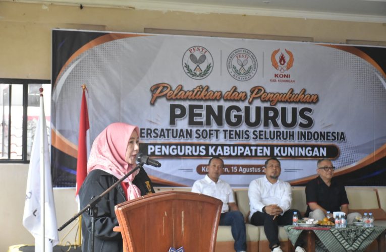 Gelar Pelantikan di UM Kuningan, Amih Tuti Tantang PESTI Popularakan Soft Tenis dan Bangun Karakter Pemuda