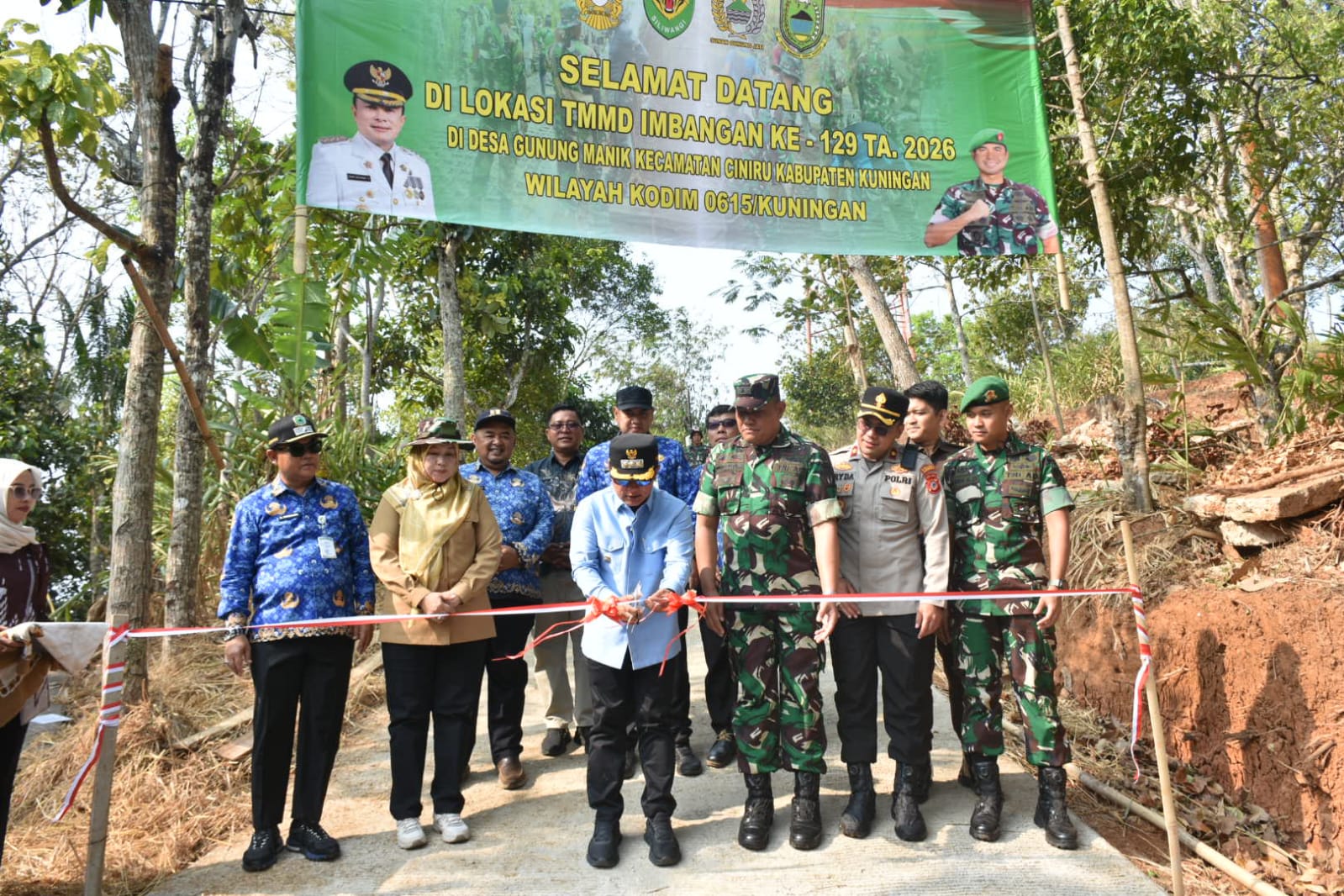 Bupati Dian Puji Sinergi TMMD di Kuningan, Tantang Warga Rawat Infrastruktur Baru Demi Kemandirian Desa