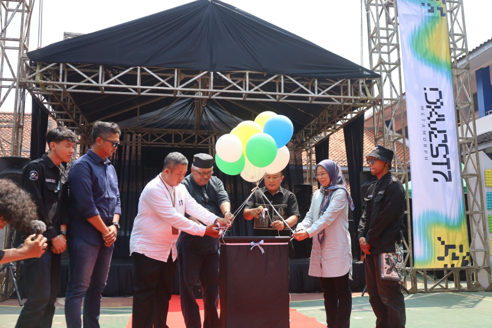 Pamerkan 50 Karya Lintas Negara, Bupati Dian Buka DKV Fest Vol. 7 UNIKU