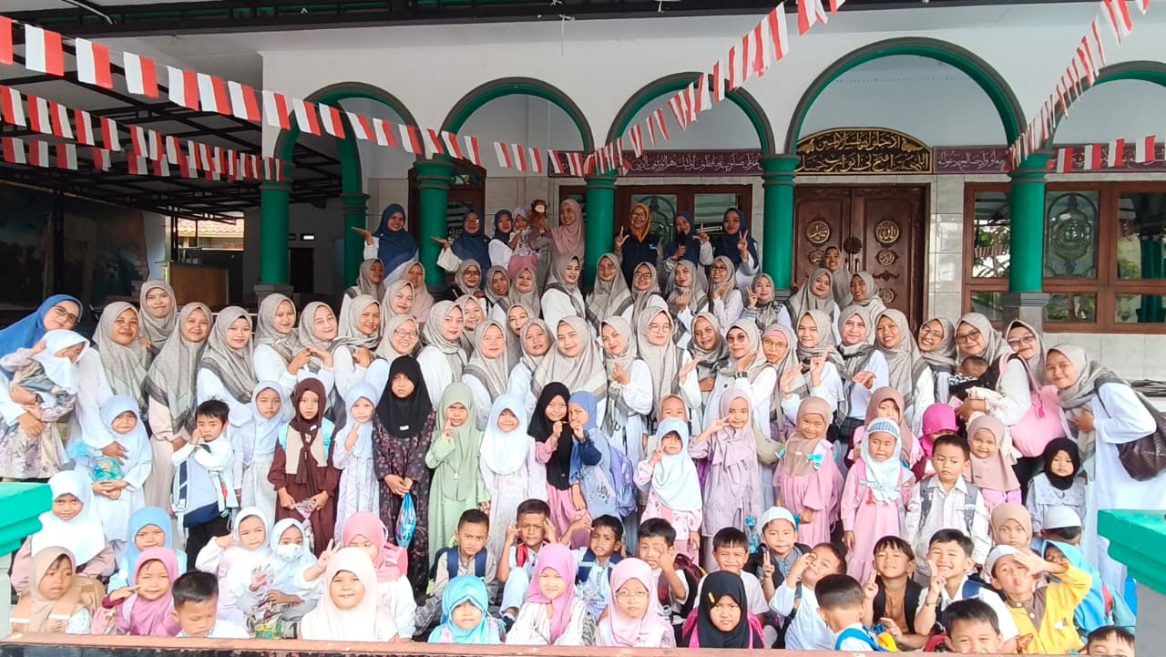 Ceria Peringatan Maulid Nabi di TK-KB Hayatul Ikhlas, Menanamkan Cinta Rasul lewat Dongeng dan Kebersamaan