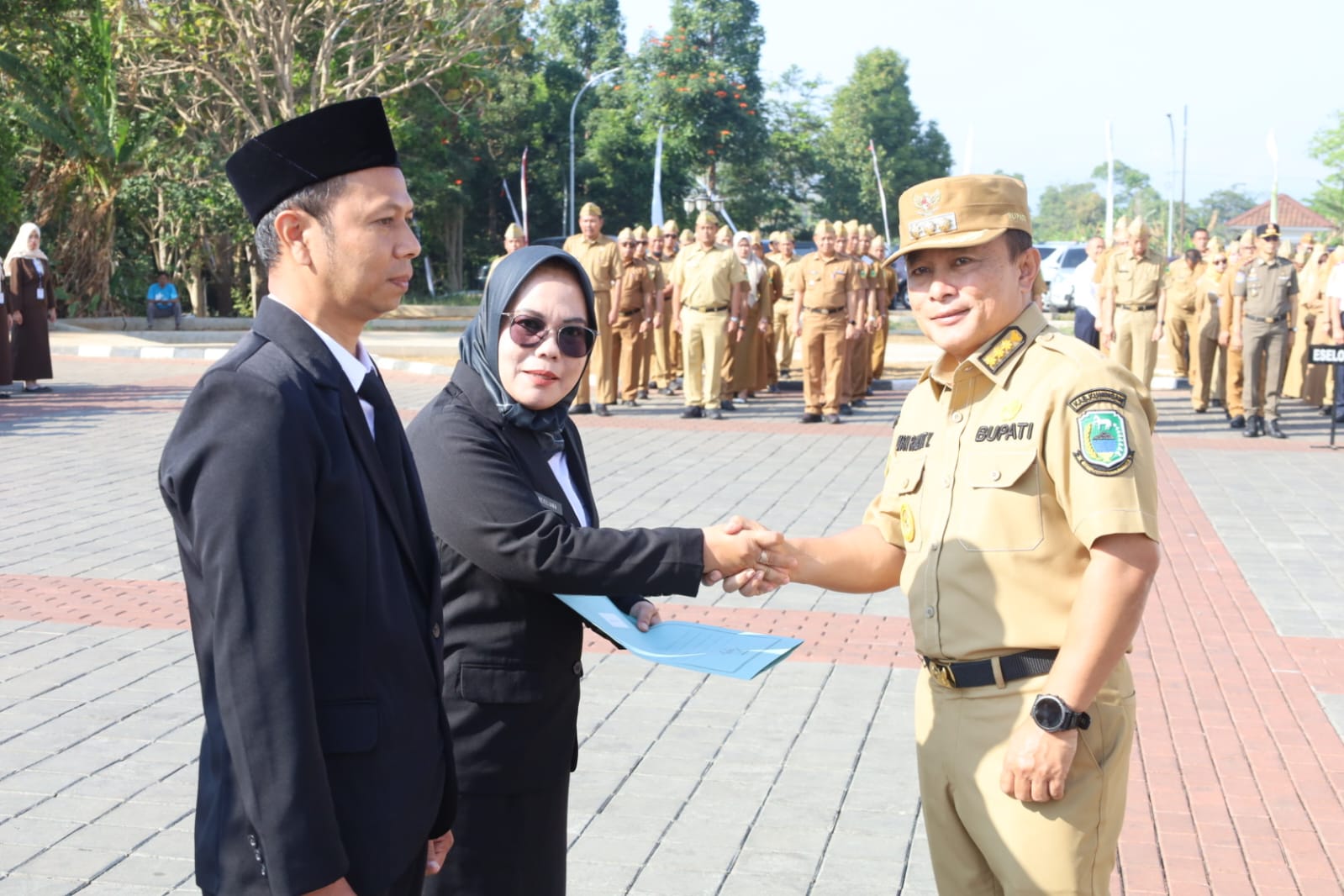 Guru Dominasi Pelantikan Fungsional Kuningan, Bupati Titip Misi “Anti-Bullying” di Ruang Kelas