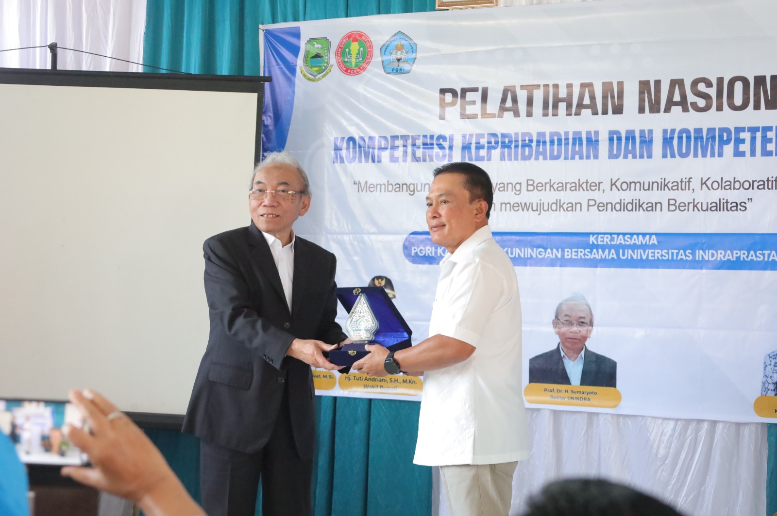 Hadapi Era AI, Bupati Kuningan Dorong Guru Kuasai Kompetensi Kepribadian dan Sosial