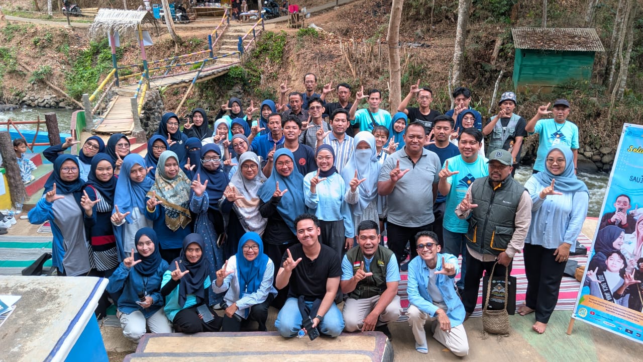 Gelorakan Literasi dari Kaki Ciremai, 42 Inohong Kuningan Ikuti Pelatihan Menulis Puisi Esai