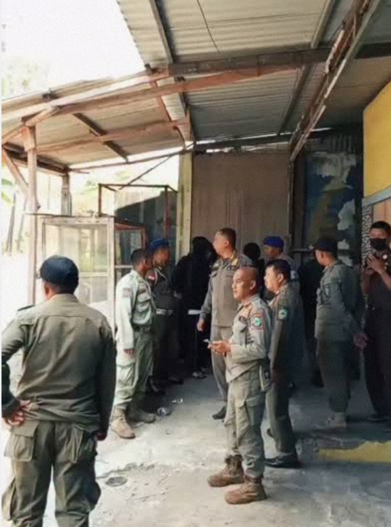 Petugas Gabungan Gerebek Kos-Kosan Di Kuningan, Satu Titik Ada Pasangan Sesama Jenisnya