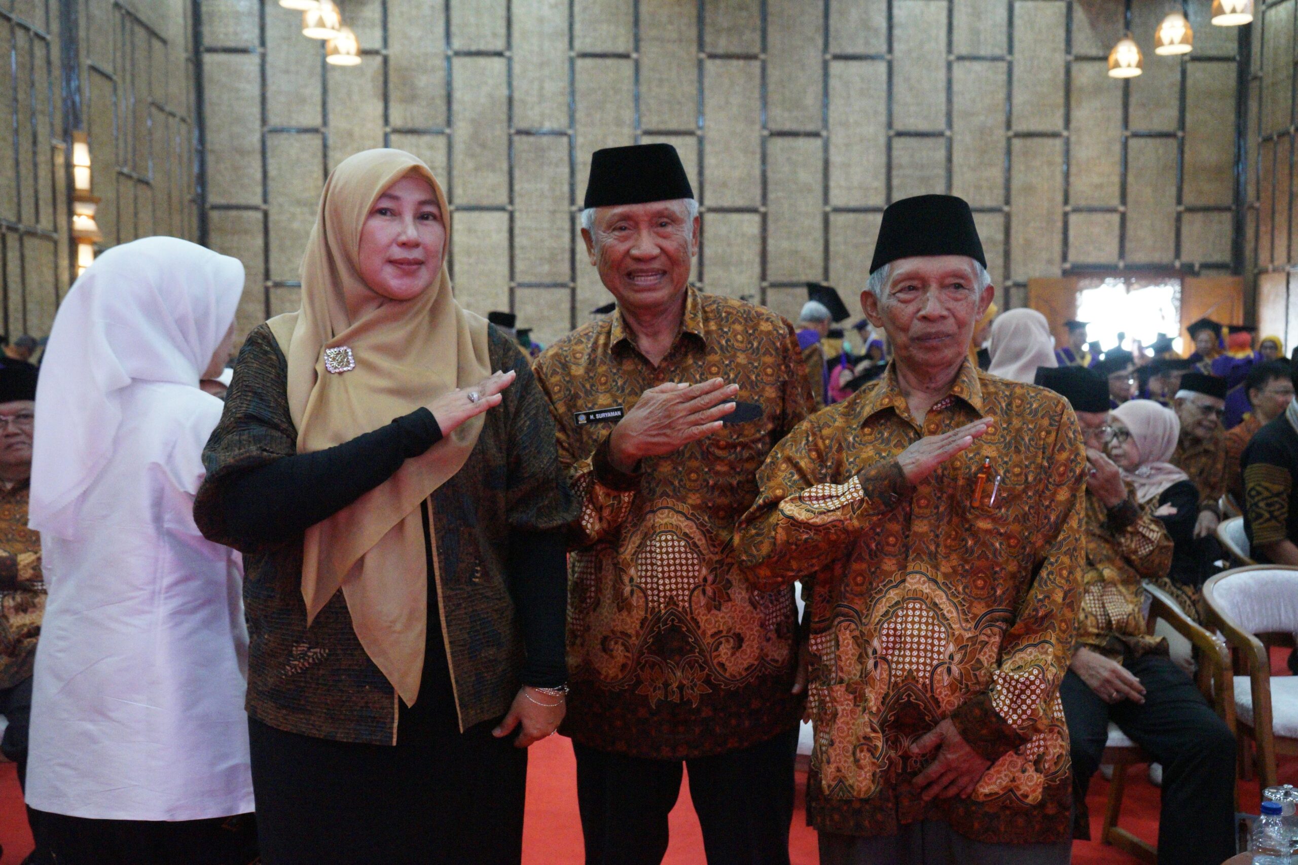 Wisuda Sekolah Lansia hingga Berdikari Tanpa APBD, Pesan Keteladanan di HUT ke-64 PWRI Jawa Barat