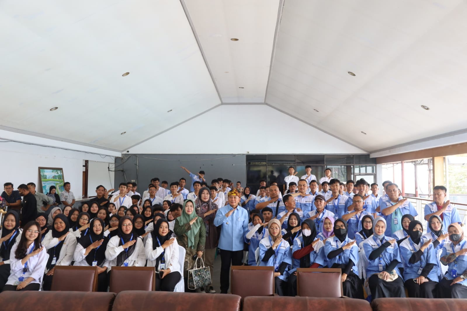 Cetak Ratusan Tenaga Terampil Baru, Bupati Dian Tutup Pelatihan TMT dan Buka Vokasi Nasional Disnaker Kuningan
